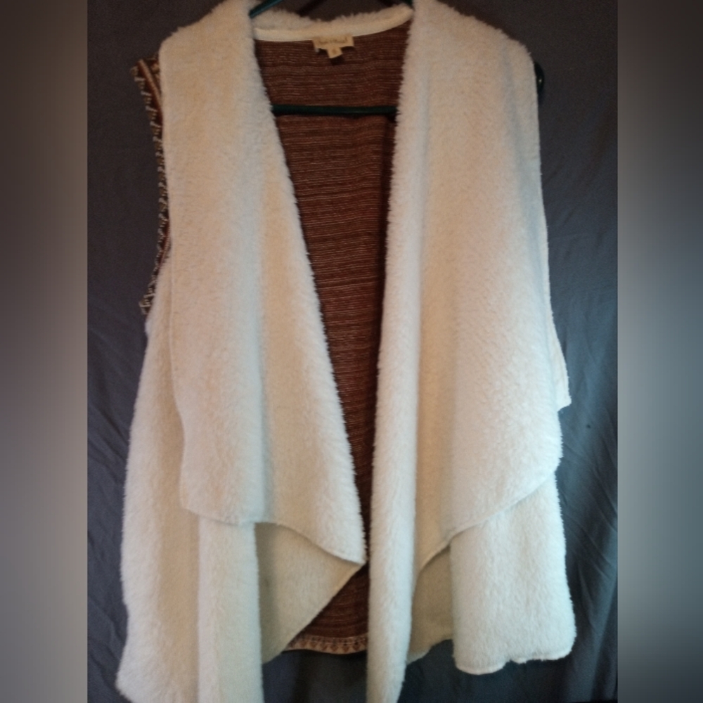 Women's Hem & Thread Cream Sleeveless Sweater Vest